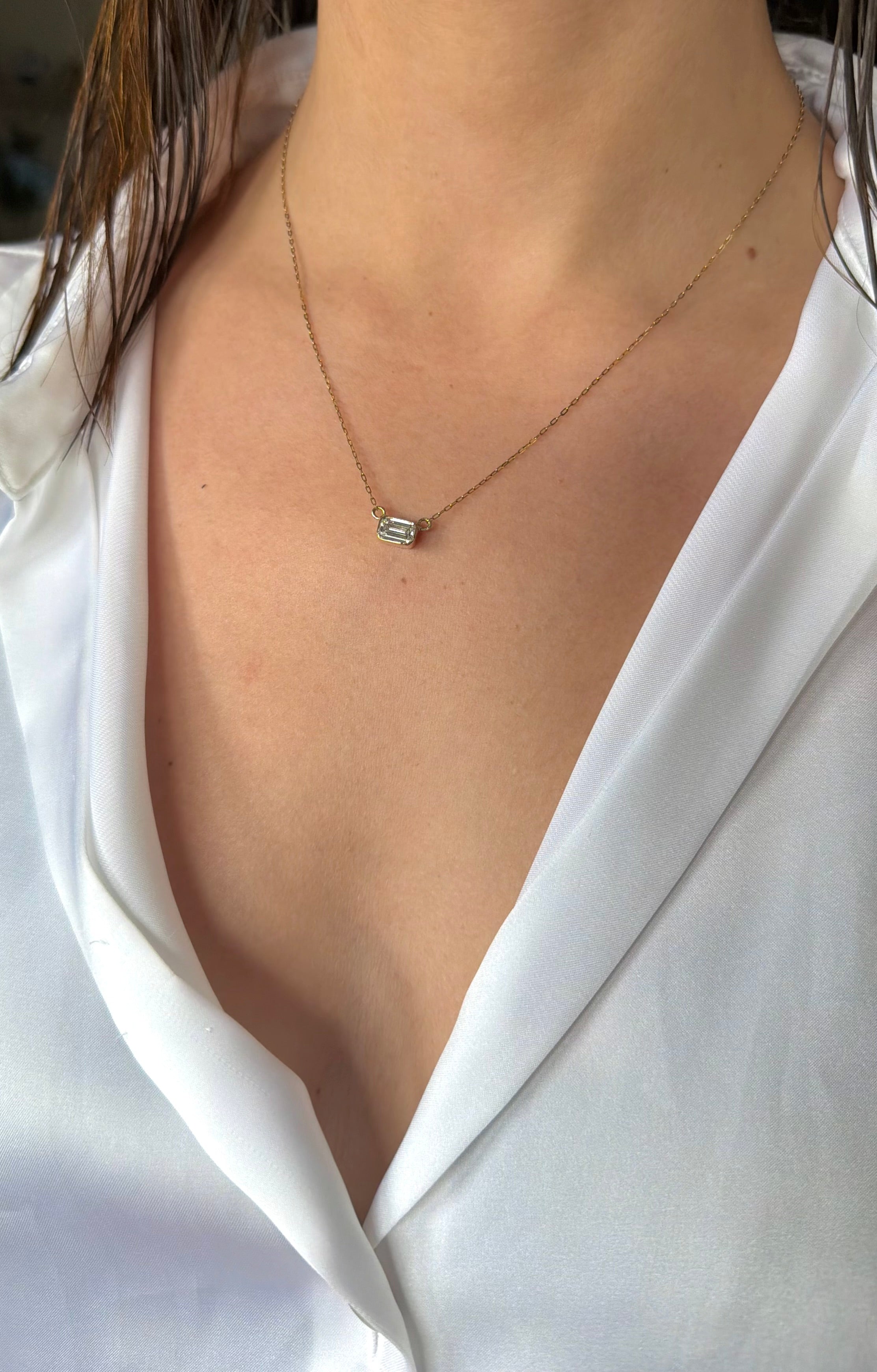 Collar corte esmeralda bezel