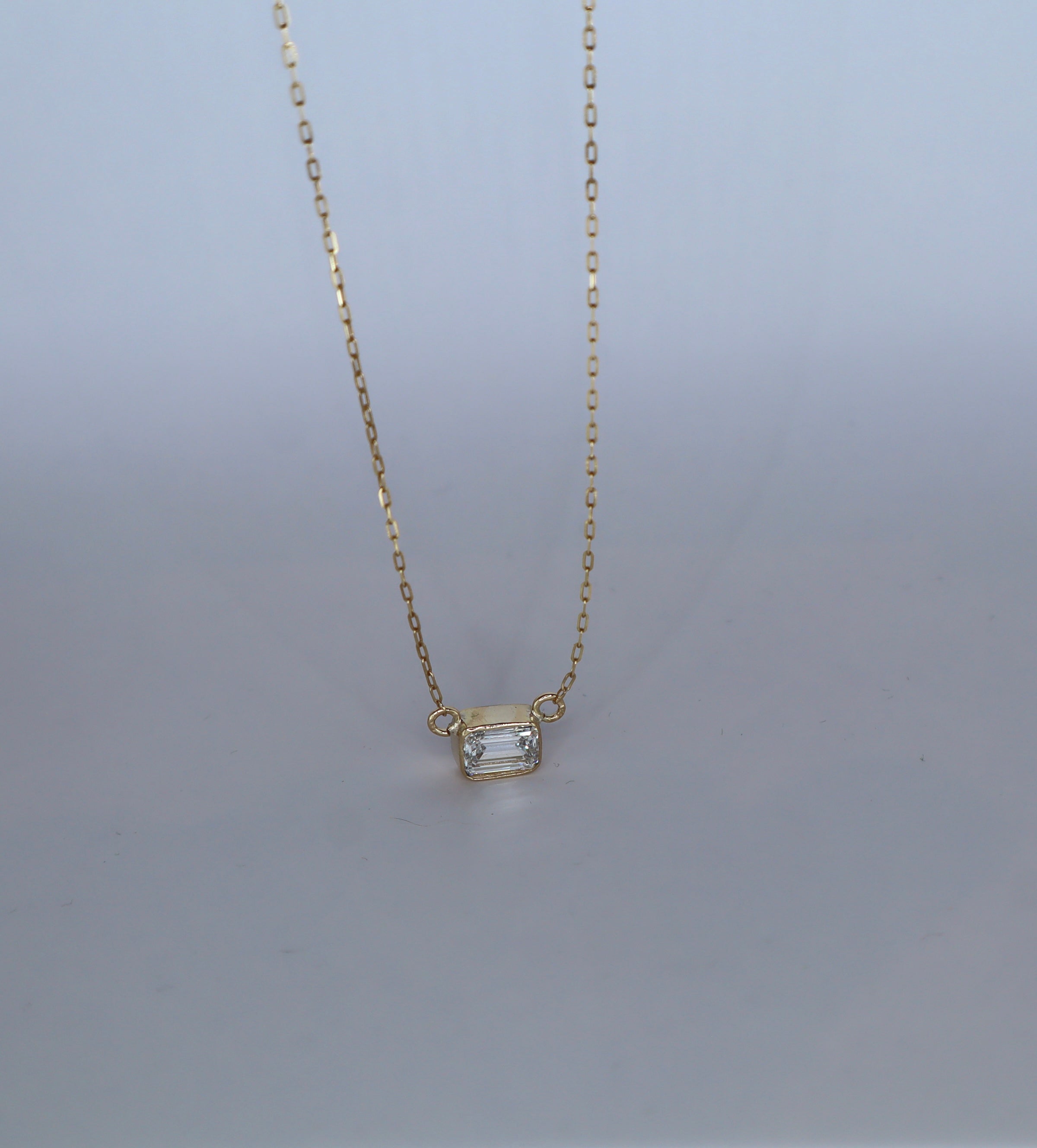 Collar corte esmeralda bezel