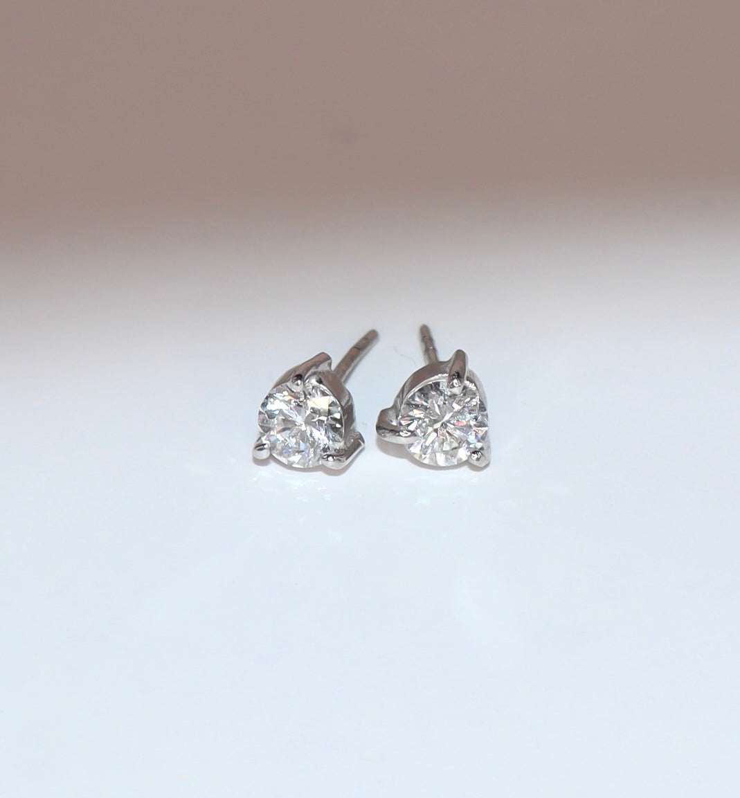 Round Earrings 1 CT