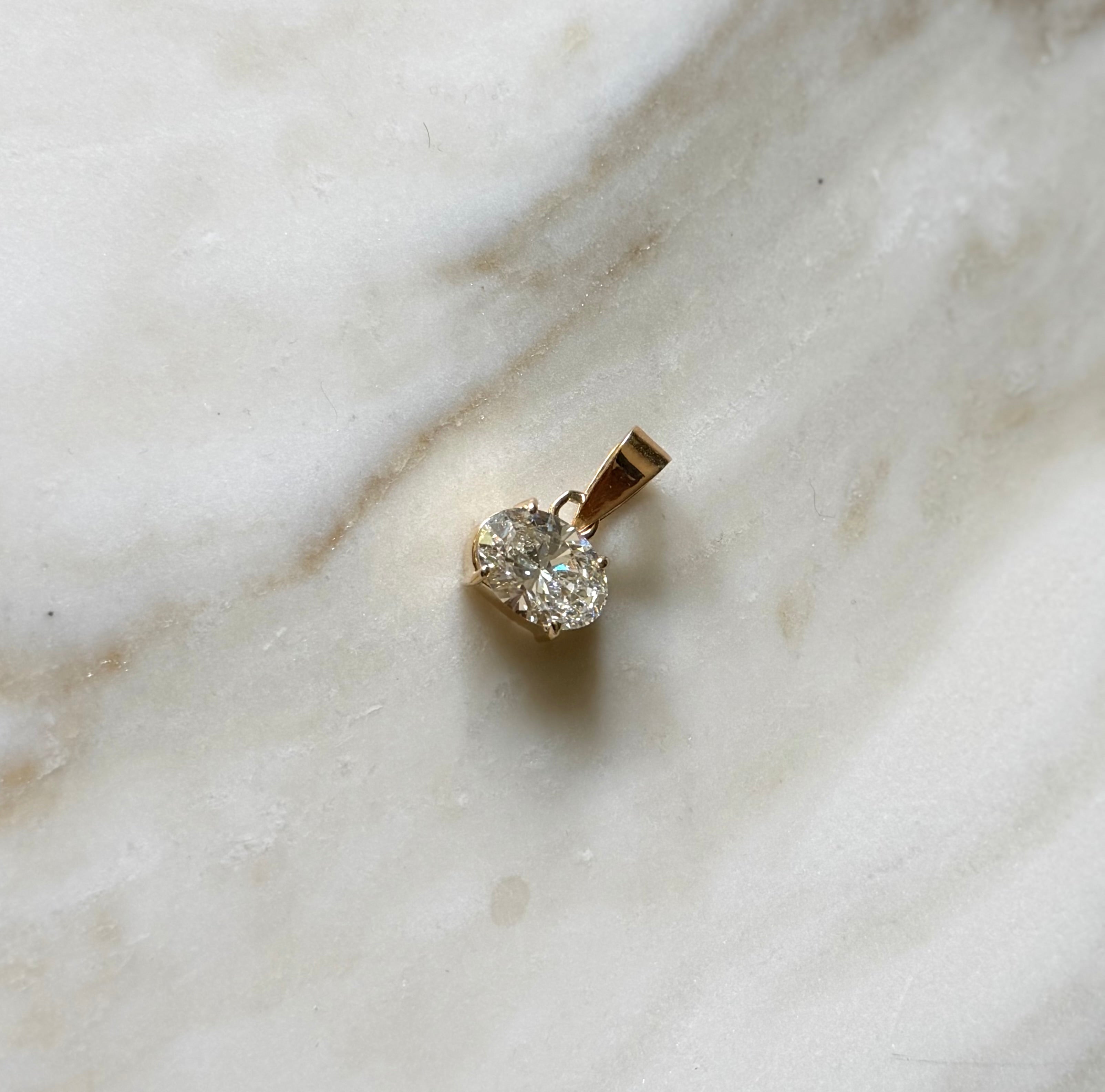 Irina Oval Charm 4 CT