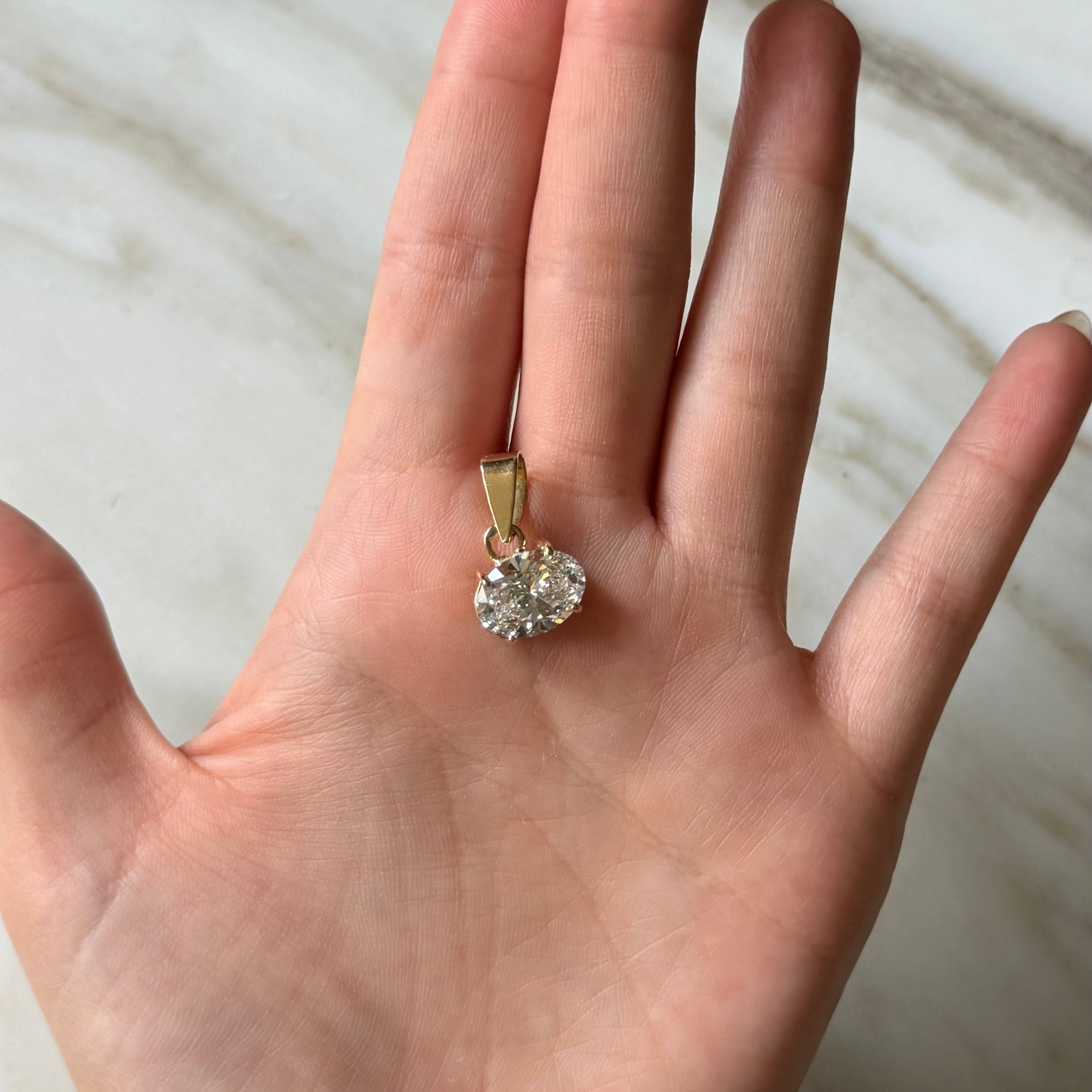Irina Oval Charm 4 CT