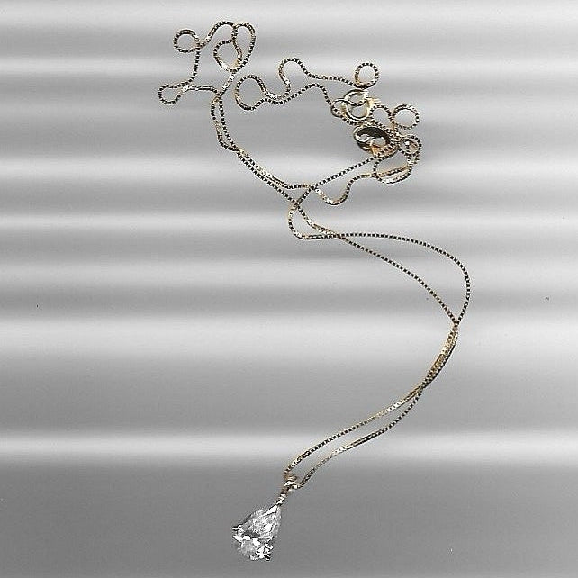 Collar diamante corte pera