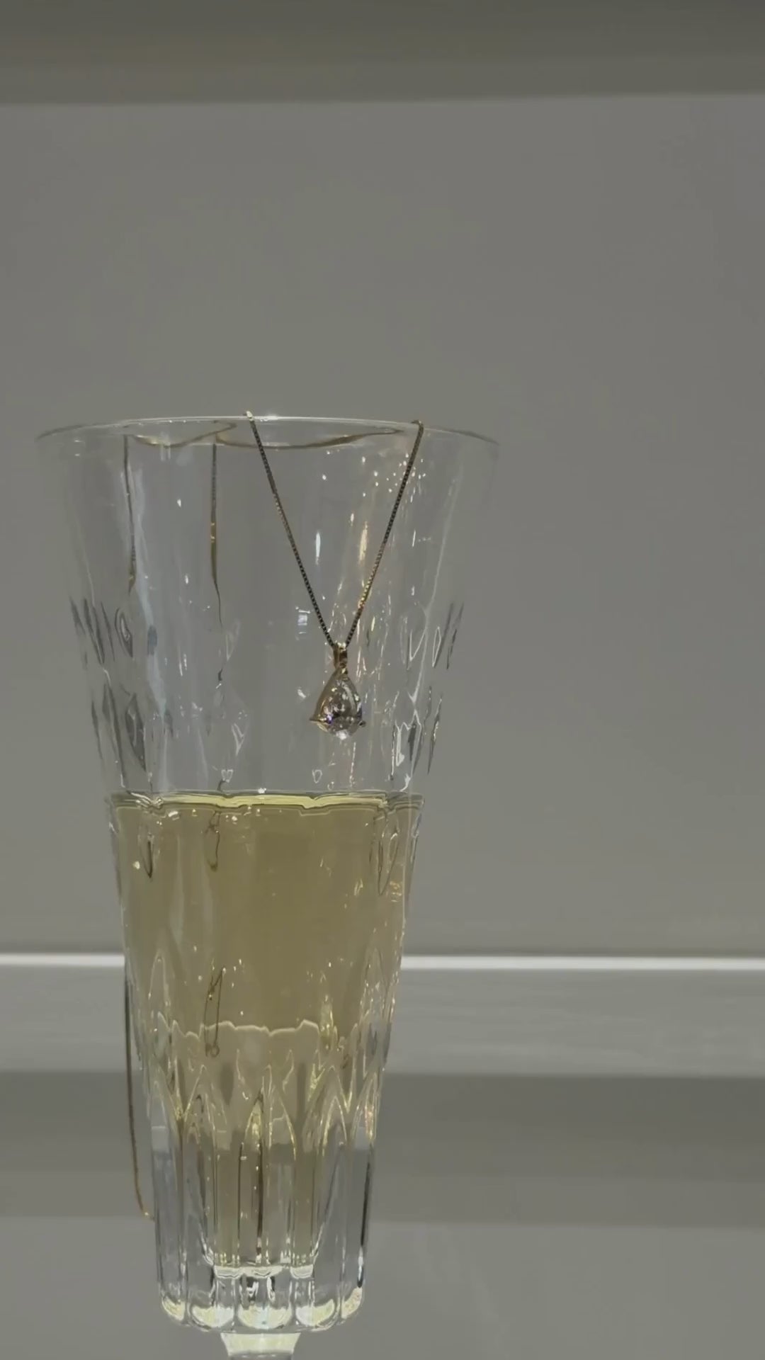 Collar diamante corte pera